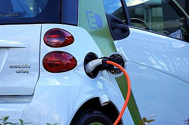 Štát chce novými pravidlami podporiť využívanie elektroáut. Bez dotácií sa to však nepodarí