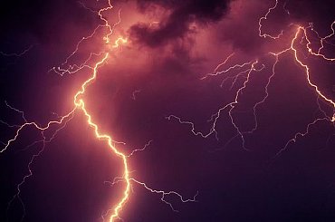 Po bouřkách je bez elektřiny asi 7400 míst, většinou na jižní a východní Moravě