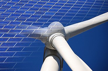 REPower EU: Fotovoltaika na každou střechu, zrychlené povolování a boom zeleného vodíku jako pilíře nové strategie v oblasti energetiky