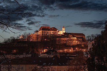 Elektrárna na přehradě v Brně je v provozu, voda přes stavidla patrně nepřeteče