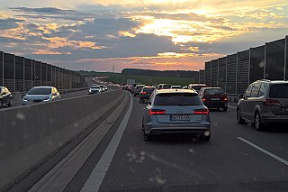 Merz autoprůmysl padnout nenechá. Udělám vše pro to, aby spalovací motory neskončily, zopakoval