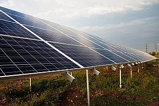 Škoda za 50 milionů: ČEZ obnovil provoz obří solární elektrárny, kterou zcela zničilo tornádo